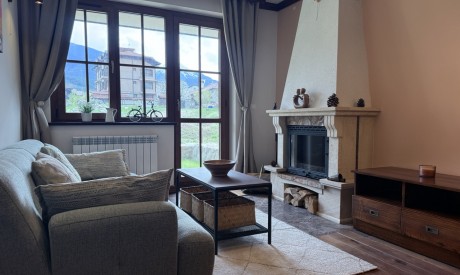 Cozy apartment with a terrace and fireplace in Bansko